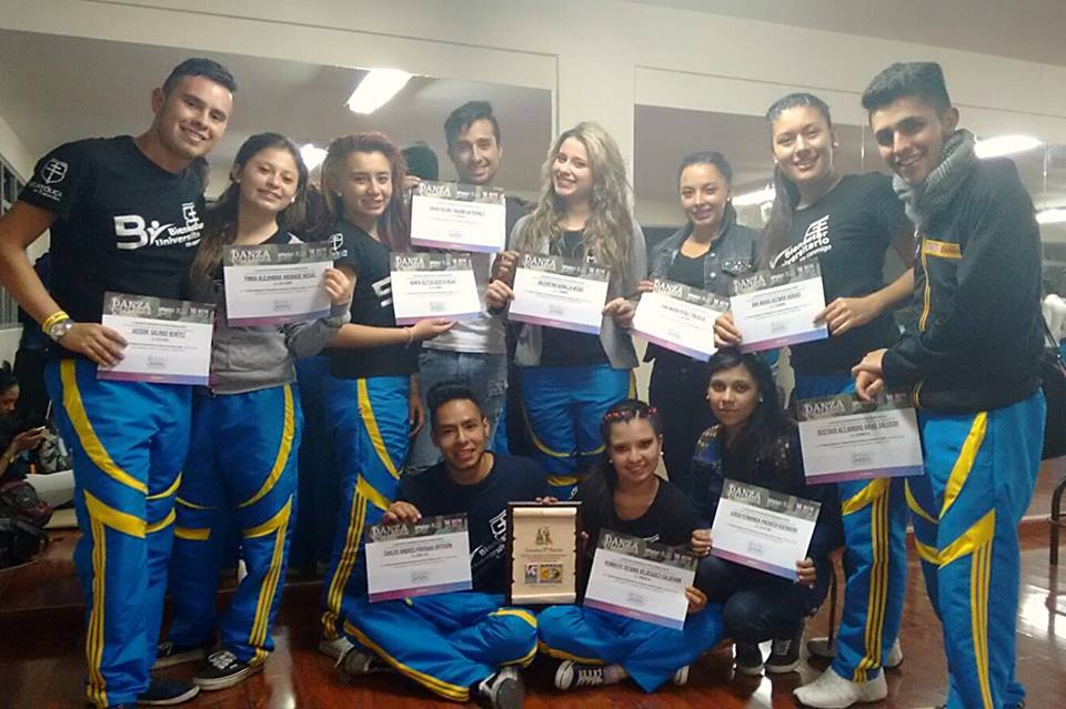 grupo danza u catolica 15