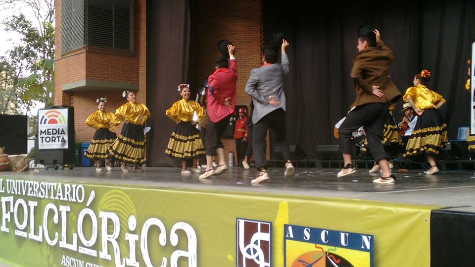 grupo danza u catolica 3