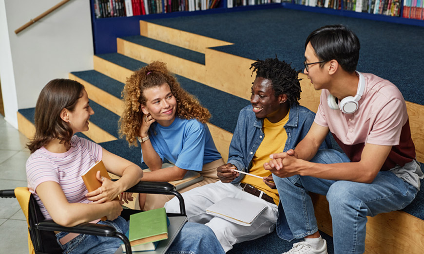 Grupo-de-estudiantes-diversidad-cultural