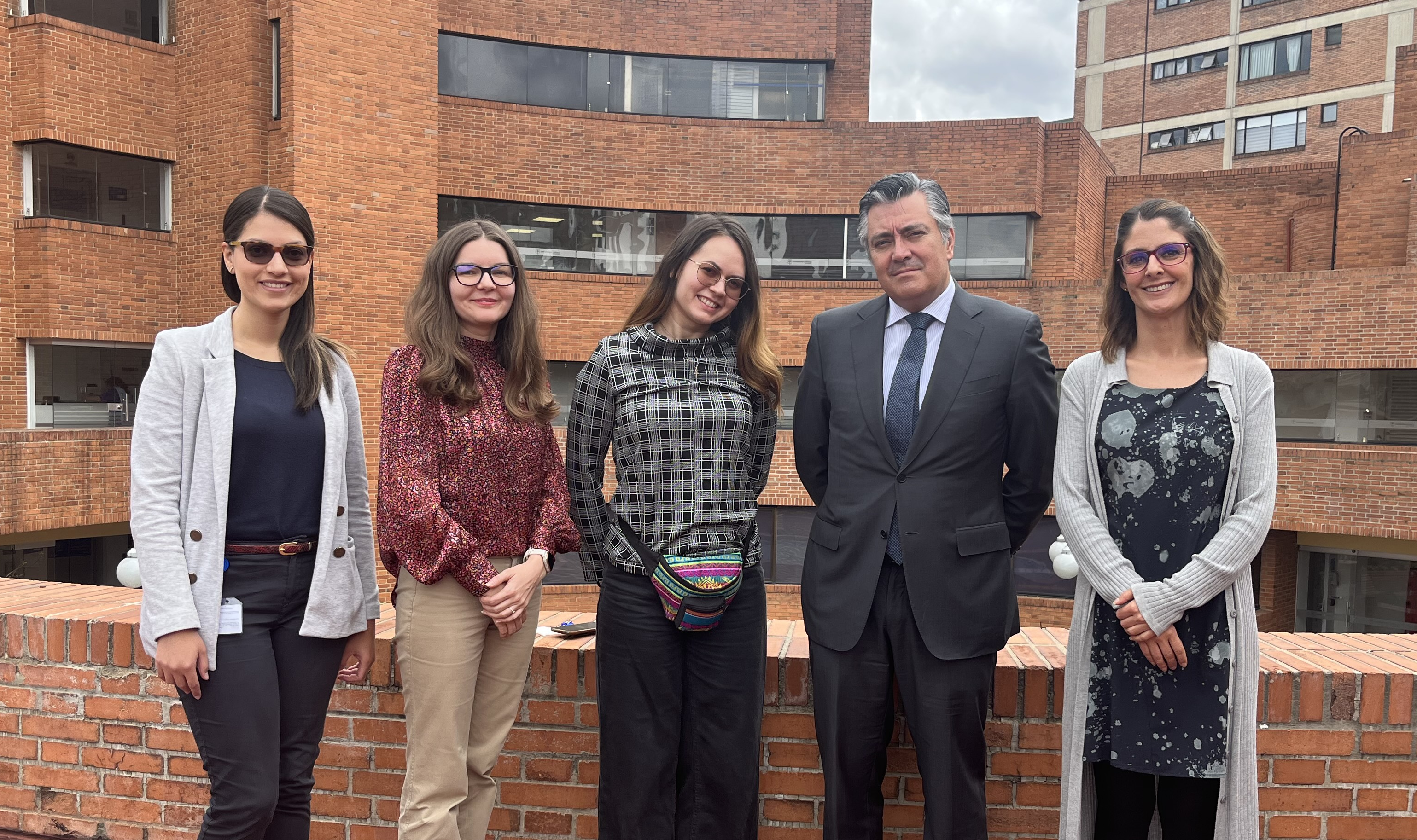 Administrativas de la ORII, acompañadas del rector de la Universidad Catolica de Colombia