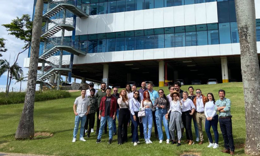 Foto de miembros de la comunidad universitaria en visita interinstitucional a brazil