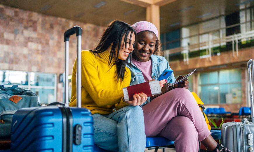 Estudiantes en aeropuerto