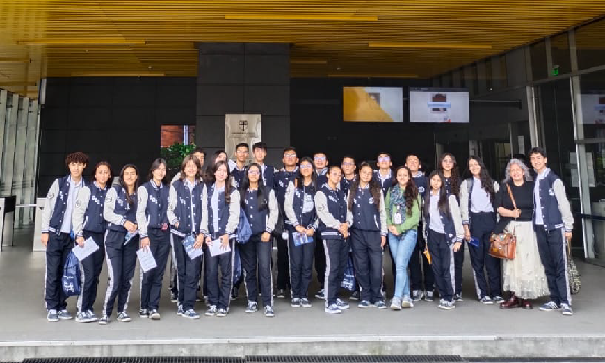 Estudiantes colegio cristiano integral