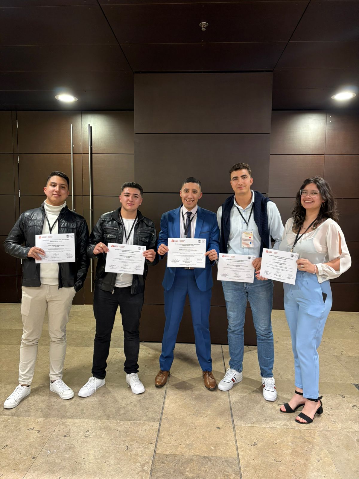 Estudiantes en el Concurso Académico Nacional de Economía 2