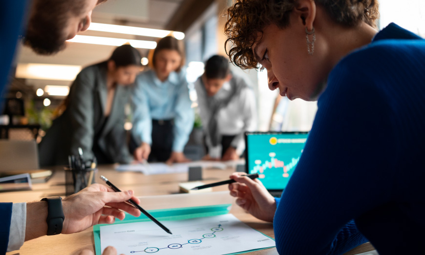 Joven estudiando en Semillero