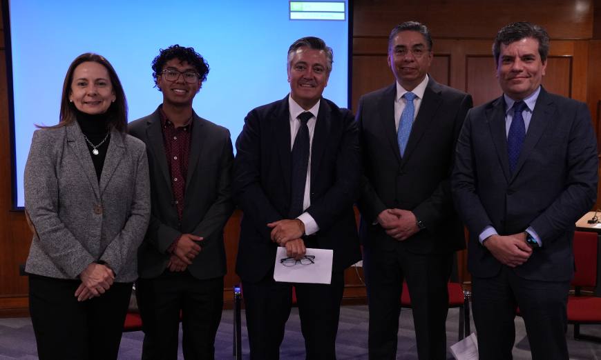 Grupo de personas de pie