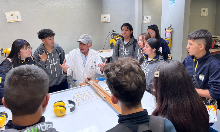 Estudiantes en los laboratorios