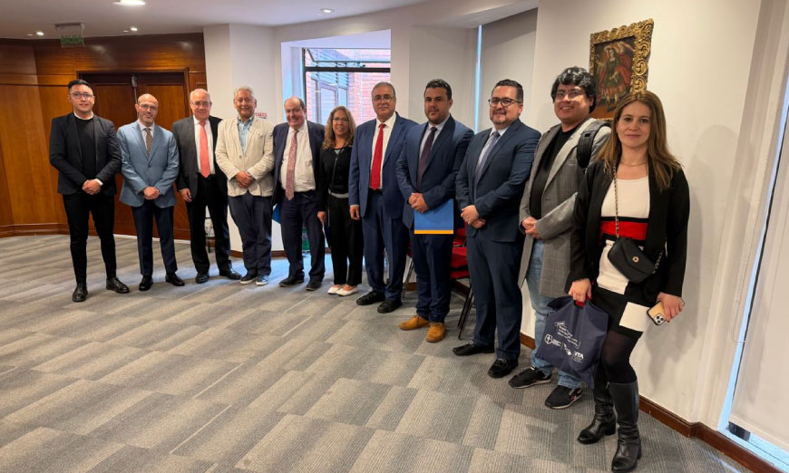 Grupo de personas de pie