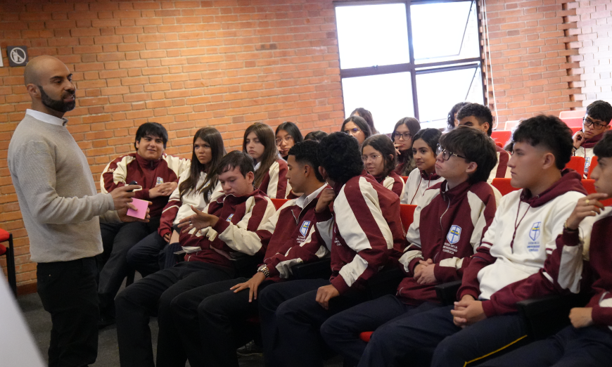 Estudiantes en conferencia