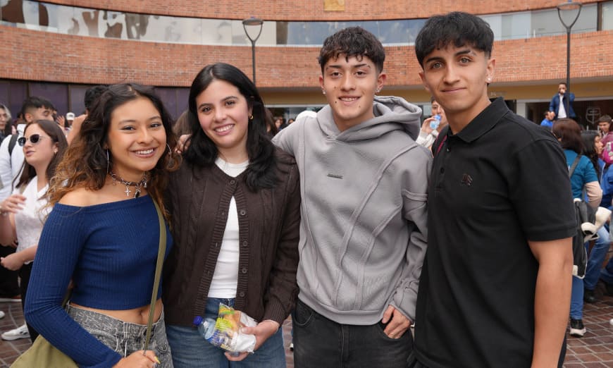 Estudiantes sonriendo